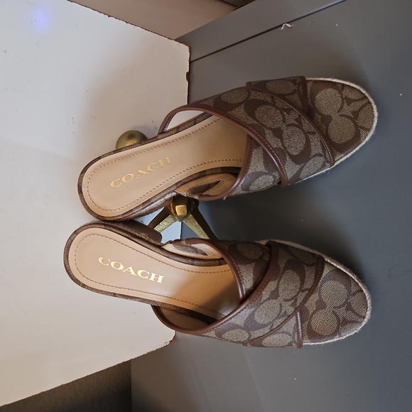 Coach Monogram Heel - Picture 4 of 4